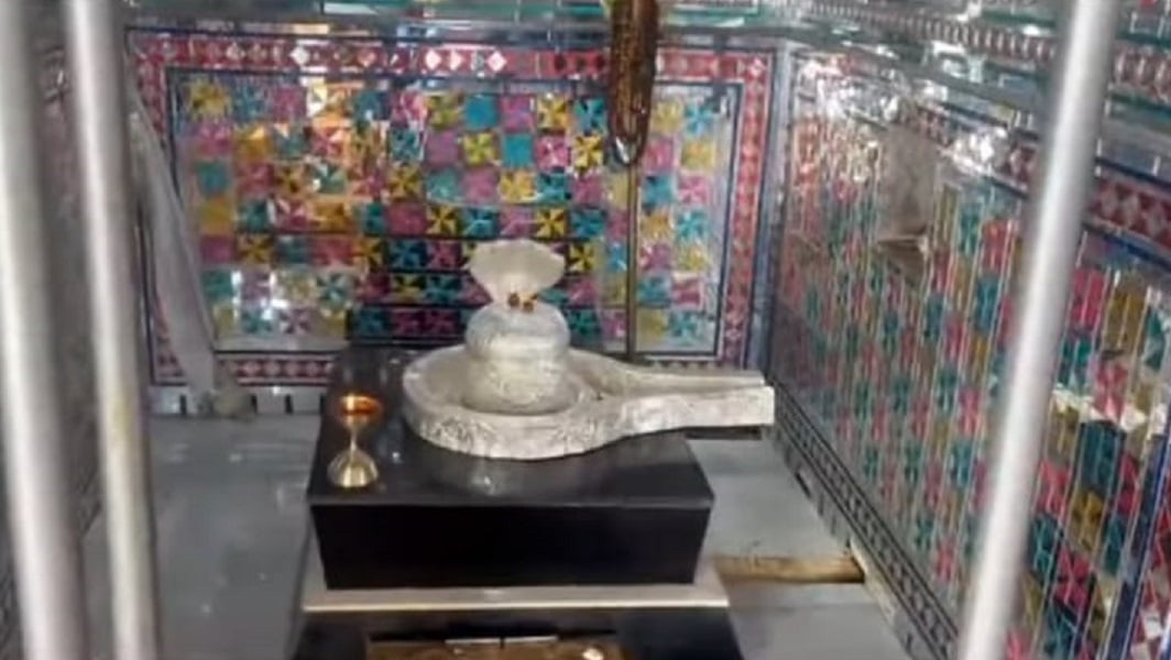 स्वयंभू शिवलिंग 