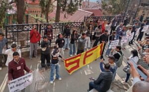 प्रदेश में बढ़ते नशे के कारोबार के खिलाफ एसएफआई का धरना प्रदर्शन