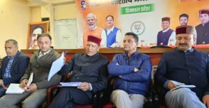 दीपकमल चक्कर में बैठक की अध्यक्षता करते प्रदेश अध्यक्ष डॉ राजीव बिंदल