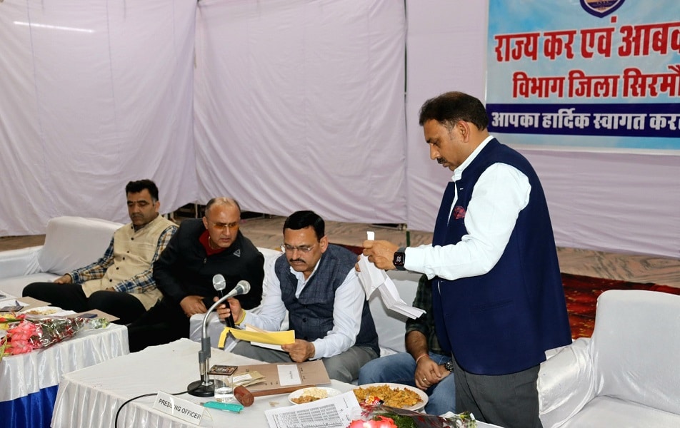 उपायुक्त एल.आर.वर्मा की देख-रेख में सम्पन्न हुई नीलामी प्रक्रिया