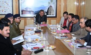 पुलिस व अन्य विभागों के वरिष्ठ अधिकारियों की उच्च स्तरीय बैठक की अध्यक्षता करते हुए मुख्यमंत्री