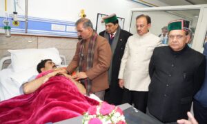 मुख्यमंत्री ने पूर्व विधायक बंबर ठाकुर का कुशल-क्षेम जाना
