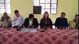 जिला स्तरीय बैसाखी मेला राजगढ़ की बैठक लेते एसडीएम राज कुमार ठाकुर