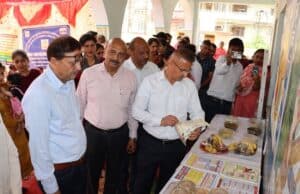 जिला स्तरीय ‘‘सही पोषण-देश रोशन’’ पोषण पखवाडा कार्यक्रम का शुभारंभ करते उपायुक्त सुमित खिमटा