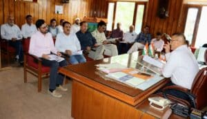 उपायुक्त सिरमौर कैच द रेन अभियान की समीक्षा बैठक लेते हुए