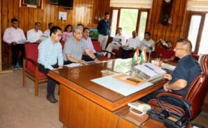 पी.एम. गति शक्ति समन्वय समिति की बैठक लेते उपायुक्त सुमित खिमटा