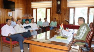 उपायुक्त सिरमौर सुमित खिम्टा की अध्यक्षता में सड़क सुरक्षा समिति की बैठक