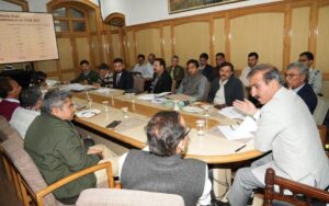 मुख्यमंत्री उच्च स्तरीय बैठक की अध्यक्षता करते