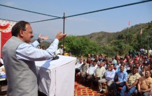 शिलाई विधानसभा क्षेत्र मे जनसभा को संबोधित करते उद्योग, संसदीय मामले एवं श्रम रोज़गार मंत्री हर्षवर्धन चौहान