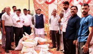 75 आपदा प्रभावित परिवारों को राहत सामग्री वितरति करते भाजपा प्रदेशाध्यक्ष डॉ राजीव बिंदल