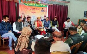 देश में चल रहे ‘आत्मनिर्भर भारत’ और ‘हर घर स्वदेशी’ अभियान के बारे में जानकारी देते प्रदेश मीडिया संयोजक कर्ण नंदा