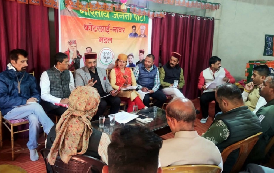 देश में चल रहे ‘आत्मनिर्भर भारत’ और ‘हर घर स्वदेशी’ अभियान के बारे में जानकारी देते प्रदेश मीडिया संयोजक कर्ण नंदा