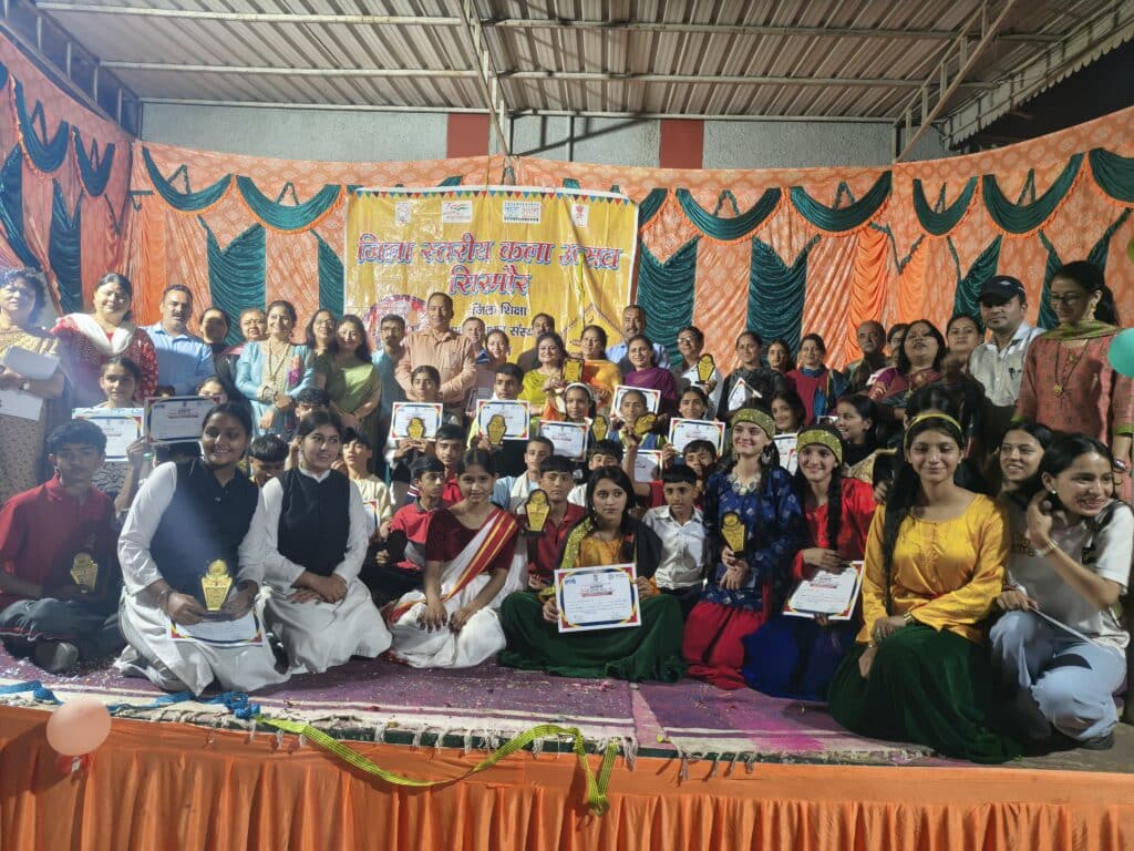 पी एम श्री नारग विद्यालय के छात्र व अन्य