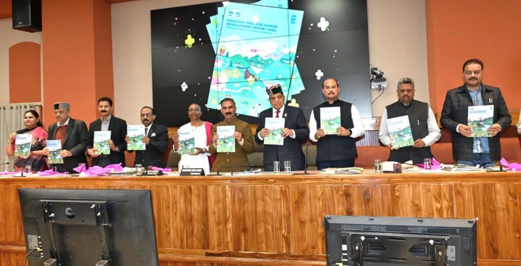 मुख्यमंत्री ठाकुर सुखविंद्र सिंह सुक्खू ‘हिमाचल प्रदेश मानव विकास प्रतिवेदन-2025’ (हि.प्र. ह्यूमन डेवलेपमेंट रिपोर्ट) का विमोचन करते हुए