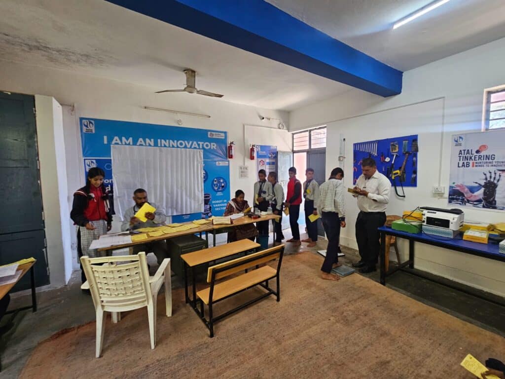 राजकीय वरिष्ठ माध्यमिक विद्यालय जयहर में स्वास्थ्य विभाग द्वारा स्वास्थ्य जांच शिविर