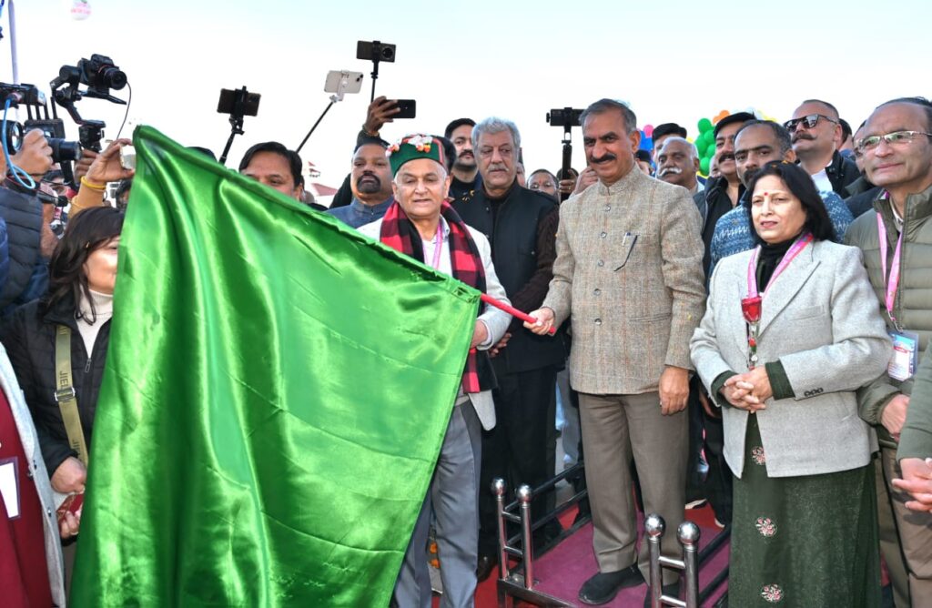 शिमला विंटर कार्निवाल का शुभारम्भ करते मुख्यमंत्री सुखविंदर सिंह सुखू