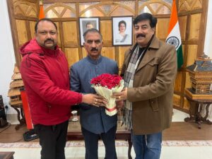 हिमाचल प्रदेश यूनियन ऑफ जर्नलिस्ट के प्रदेश उपाध्यक्ष अनिल ठाकुर ने पत्रकारों की विभिन्न समस्याओं को लेकर कुटलैहड़ विधानसभा क्षेत्र के विधायक विवेक शर्मा के नेतृत्व में मुख्यमंत्री सुखविंदर सिंह सुक्खू से शिष्टाचार भेंट करते