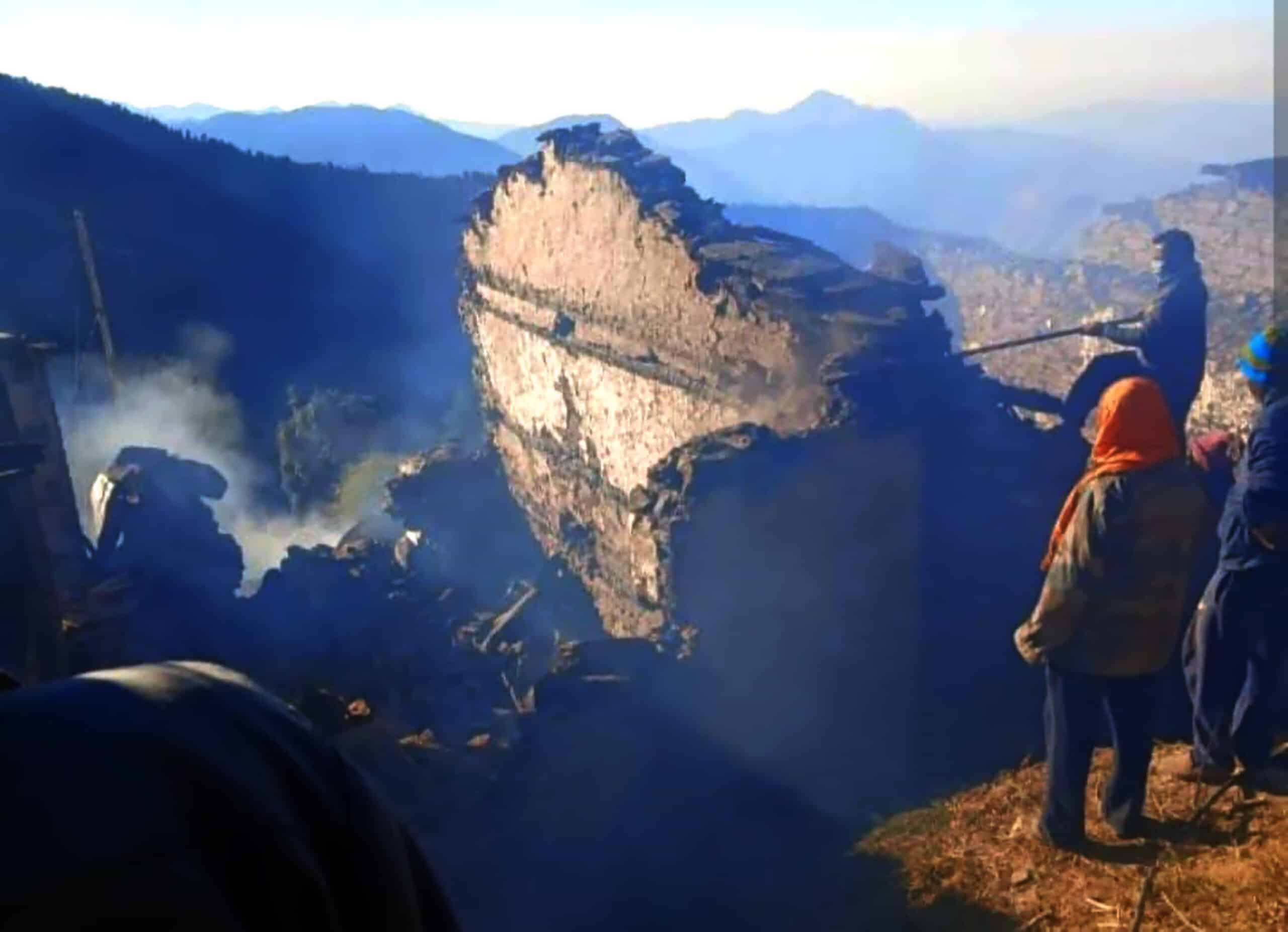 भीषण आगजनी से जला घर