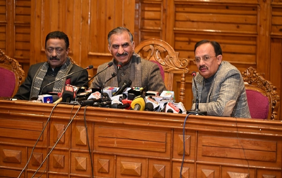 सर्वदलीय बैठक के बाद पत्रकारों से बात करते मुख्यमंत्री ठाकुर सुखविंदर सिंह सुक्खू