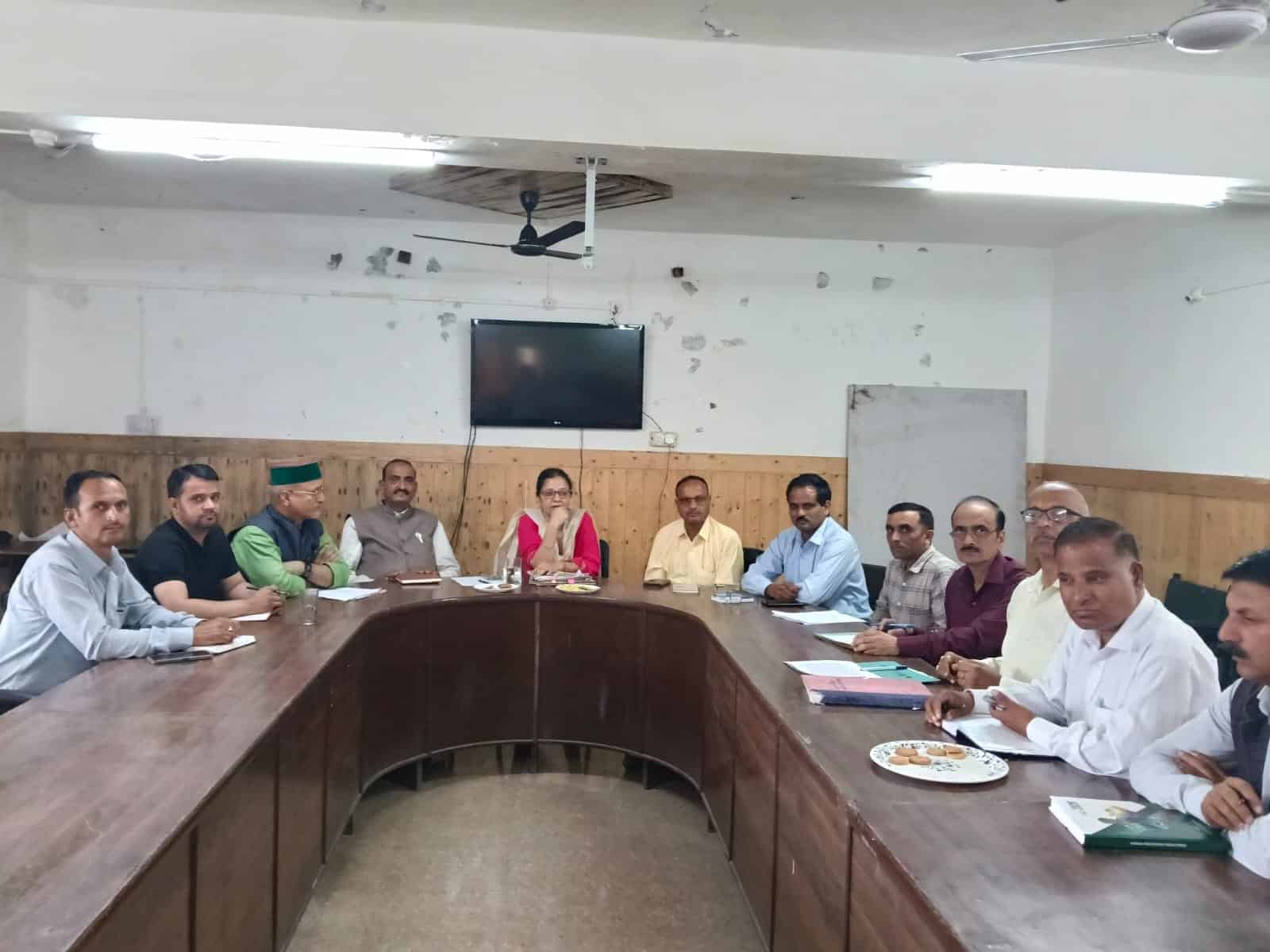 बस रूट फोरमुलेशन समिति उप-मण्डल पच्छाद की मिटिंग