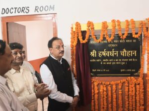 कांटी मशवा में 1 करोड़ 27 लाख की लागत से निर्मित पीएचसी भवन का लोकार्पण करते उद्योग मंत्री