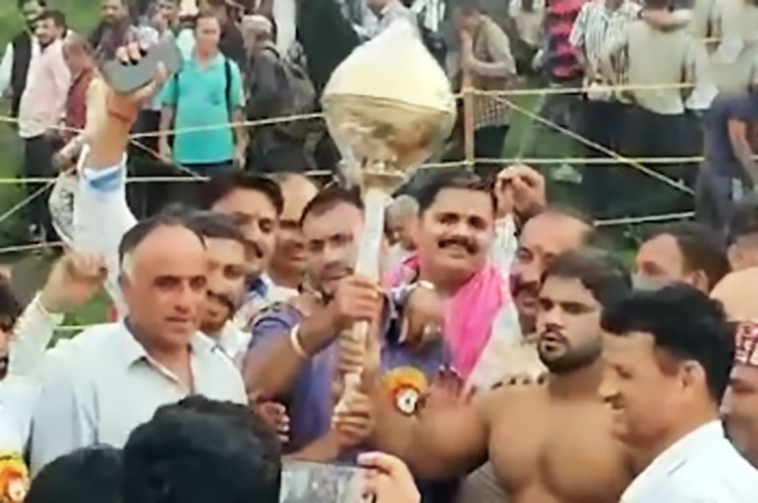 मुकाबले में हरि पहलवान (चंडीगढ़) ने आशीष पहलवान (दिल्ली) को पराजित कर विजेता बनने का गौरव हासिल