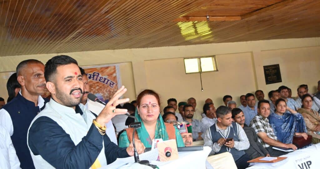 लोक निर्माण एवं शहरी विकास मंत्री विक्रमादित्य सिंह