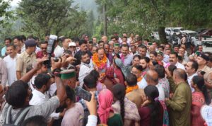 उद्योग, संसदीय मामले एवं श्रम रोजगार मंत्री हर्षवर्धन चौहान ने शिलाई विधानसभा क्षेत्र के प्रवास कार्यक्रम के दौरान
