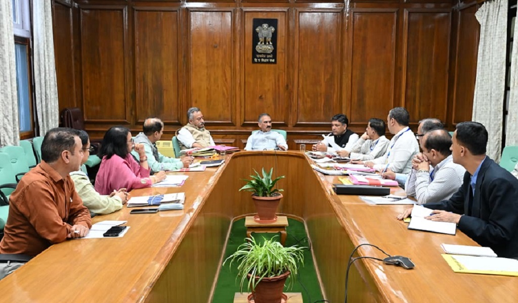 शिक्षा विभाग की बैठक की अध्यक्षता करते हुए मुख्यमंत्री ठाकुर सुखविन्द्र सिंह सुक्खू