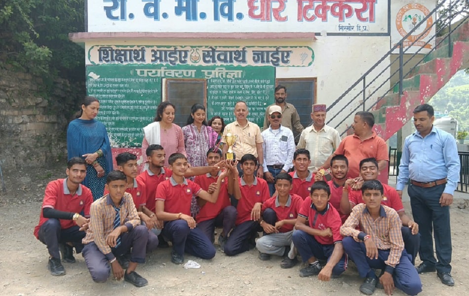 अंडर-14 और अंडर-19 खेल कूद प्रतियोगिता से लौटे विजेता खिलाड़ियों का स्कूल परिसर में भव्य और जोरदार स्वागत