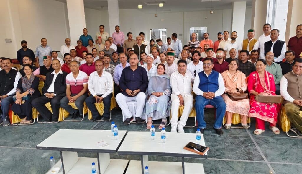 बैठक में जिला प्रभारी एवं प्रदेश कांग्रेस महासचिव धर्मेंद्र धामी विशेष रूप से उपस्थित