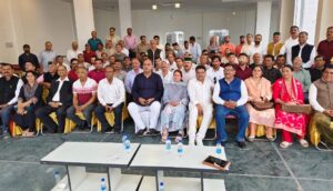 बैठक में जिला प्रभारी एवं प्रदेश कांग्रेस महासचिव धर्मेंद्र धामी विशेष रूप से उपस्थित