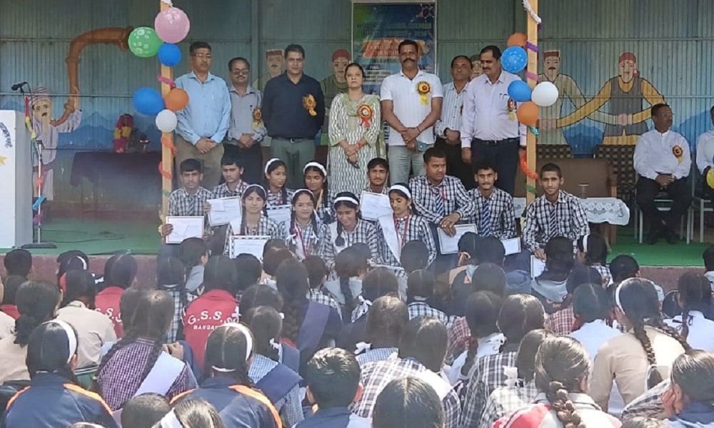 विद्यार्थियों के प्रोत्साहन एवं शैक्षणिक सहयोग के उद्देश्य से वार्षिक छात्रवृत्ति वितरण कार्यक्रम में मुख्य अतिथि एसडीएम पच्छाद डॉ प्रियंका चंद्रा