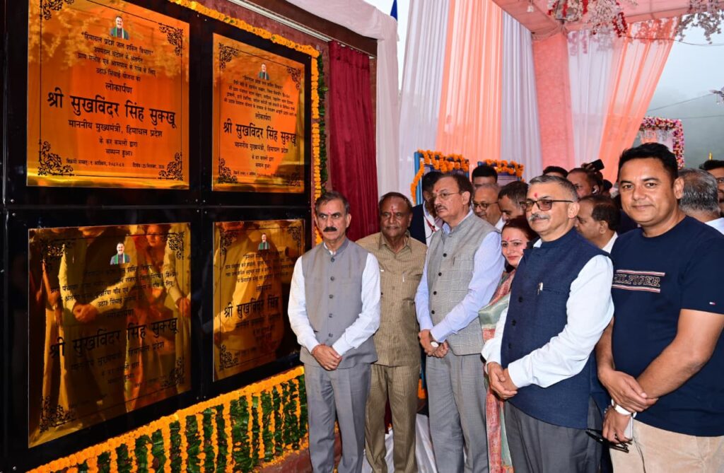 सराहां में 237.23 करोड़ रुपये की छह विकासात्मक परियोजनाओं के लोकार्पण एवं शिलान्यास करते मुख्यमंत्री सुखविंदर सिंह सुखू